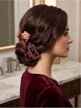 NWT Berry Set of 2 Hair Claw Clips Burgundy Tortoise Matte Rectangle Clips